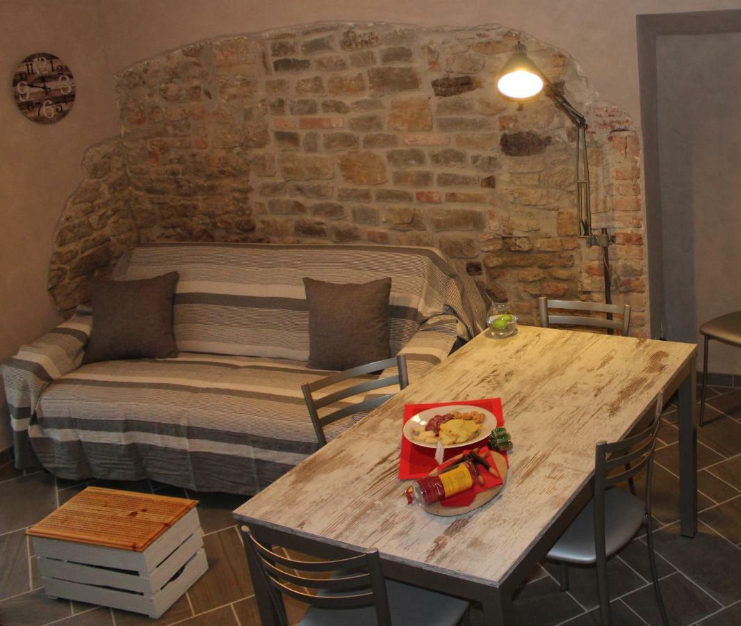 Langa 4 Love Apartment Novello Exterior photo